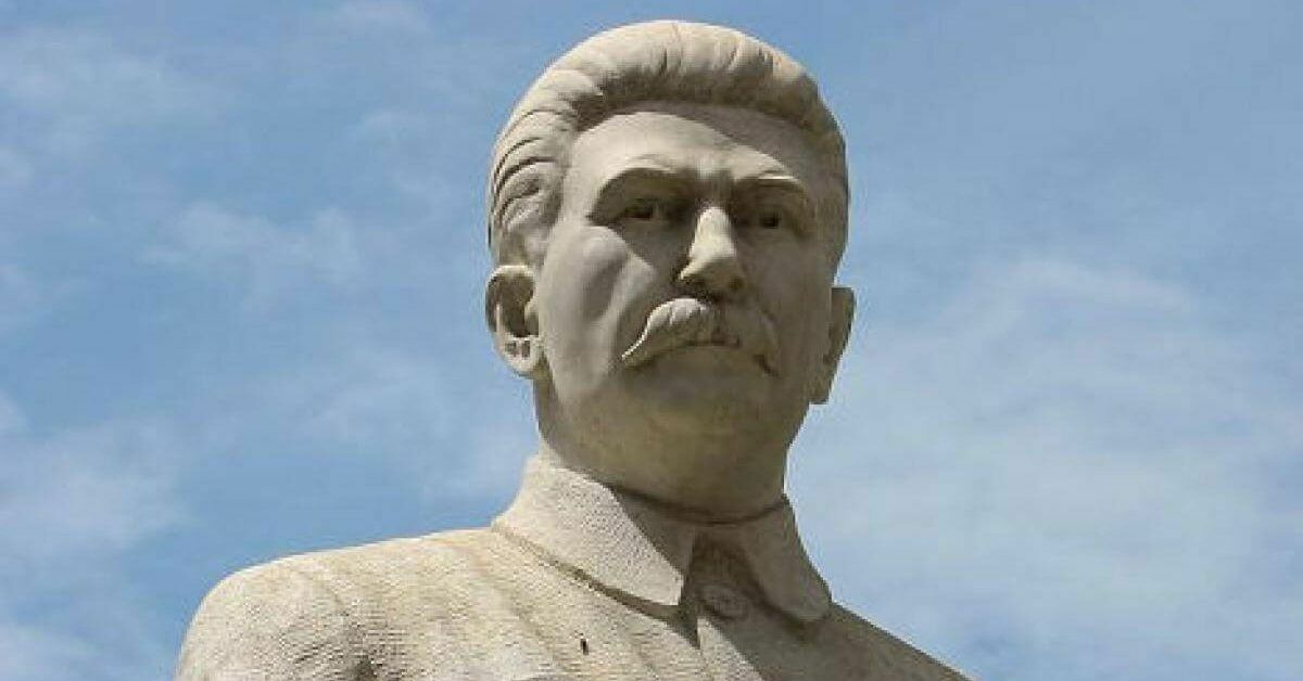 Около половины граждан поддержали идею установить памятник Сталину