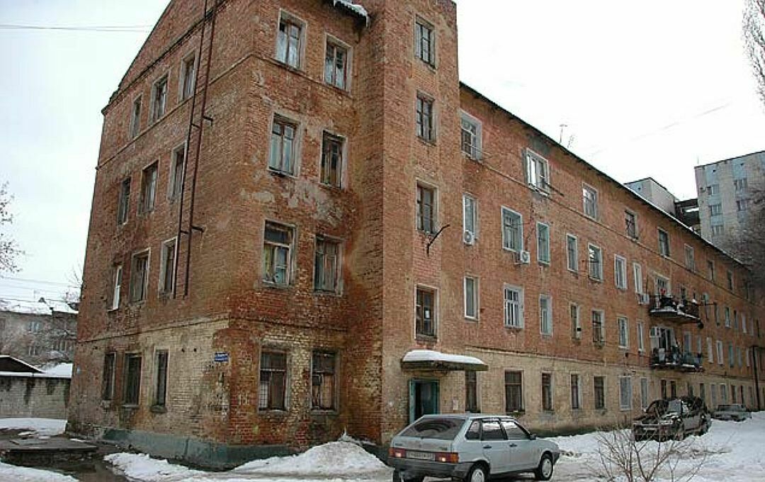 В волгоградском общежитии незаметно рухнула стена