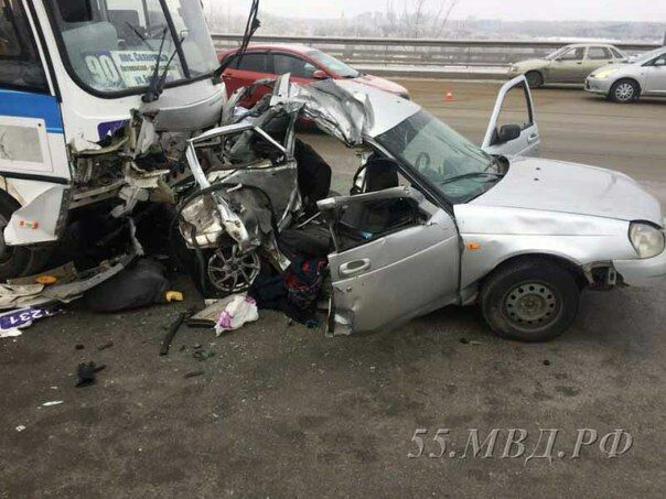 Три человека погибли в результате ДТП с автобусом в Омске