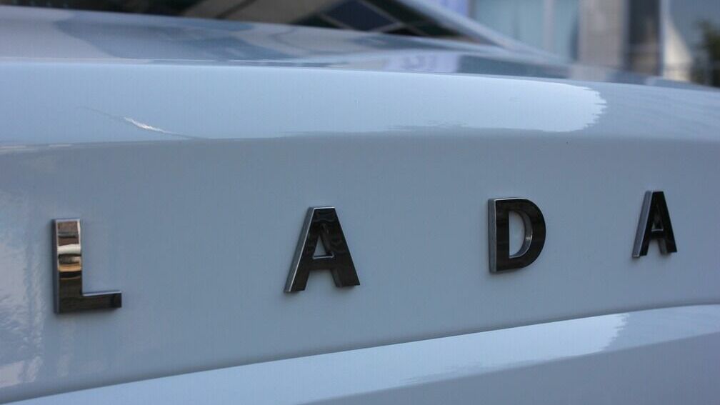 «Автоваз» будет выпускать Lada в трех цветах из-за нехватки краски