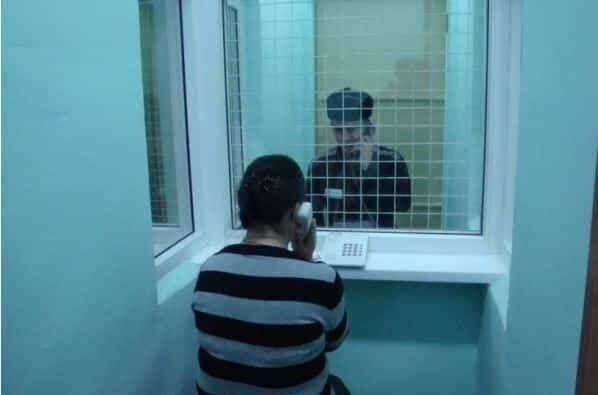 В московских СИЗО арестованным разрешили встречи через стекло