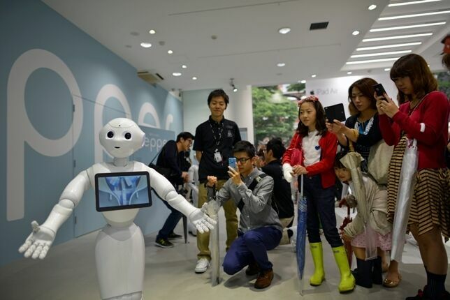 Японская компания за минуту распродала всю партию человекоподобных роботов Pepper
