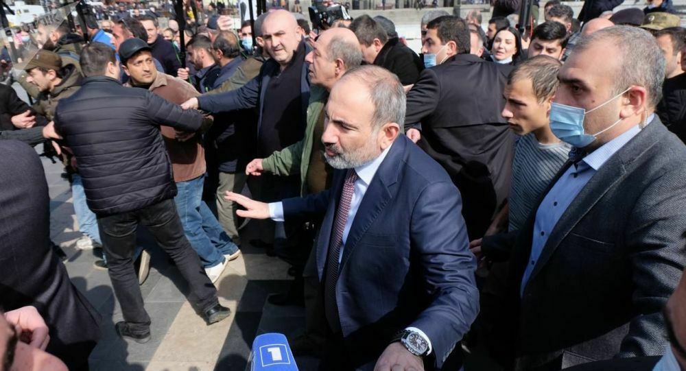 Пашиняну указали на дверь: кому выгоден новый переворот в Армении