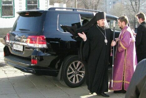 В РПЦ призвали правоохранителей вмешаться в ситуацию с джипом епископа