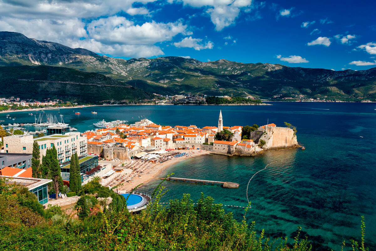 Названы условия для туристов, желающих посетить Черногорию