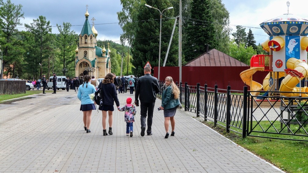 Социологи проверили отношение россиян к «духовным скрепам»: семья на первом месте