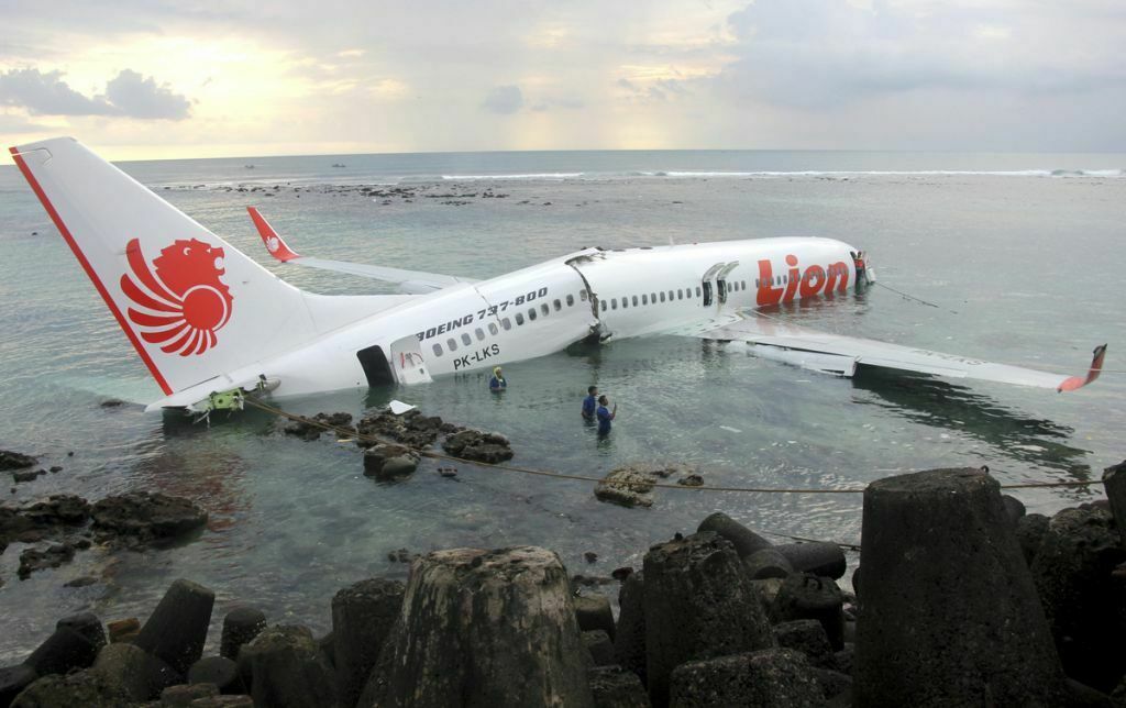 Названы причины крушения Boeing 737 MAX в Индонезии