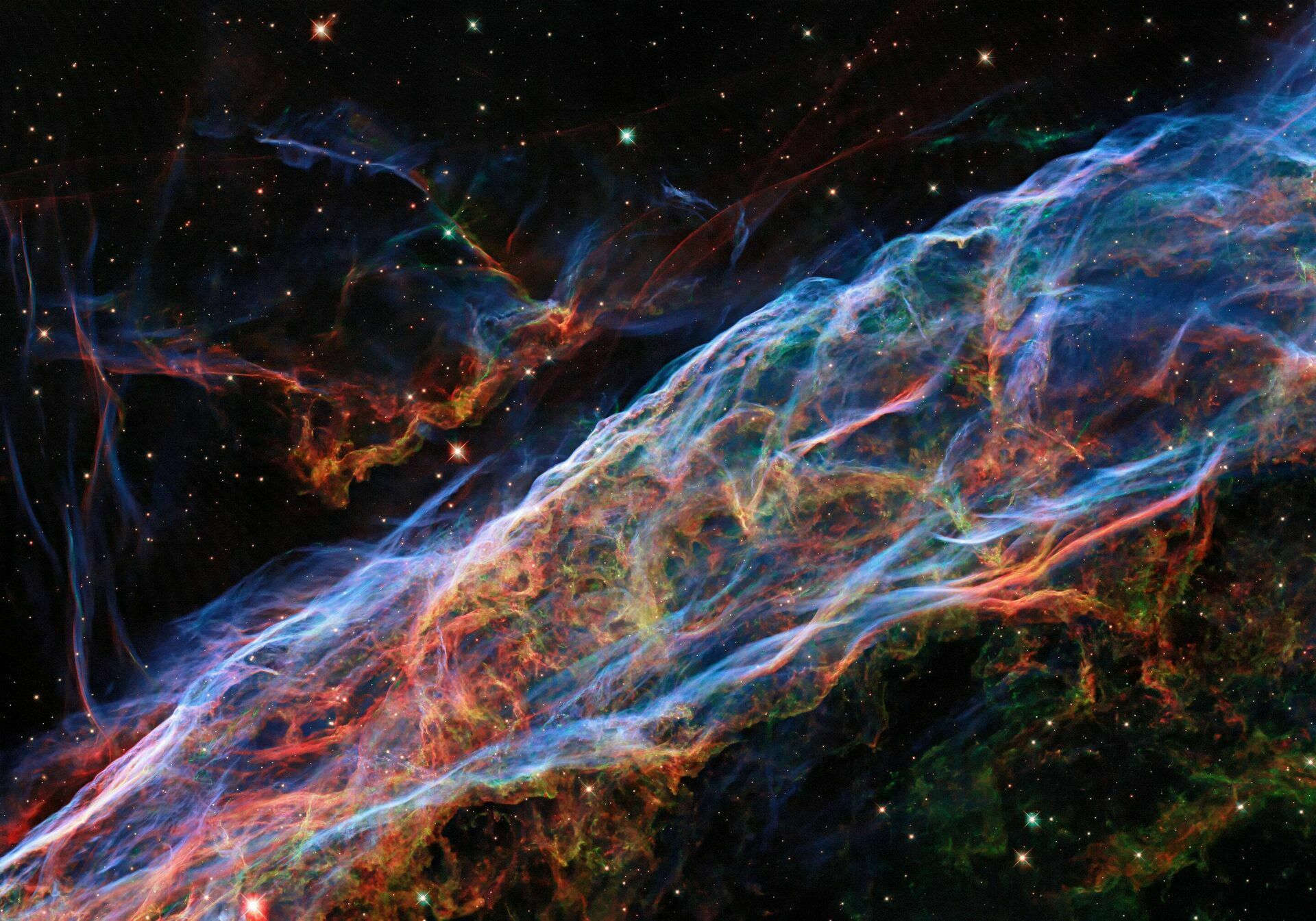 NASA показала новый снимок туманности Вуаль
