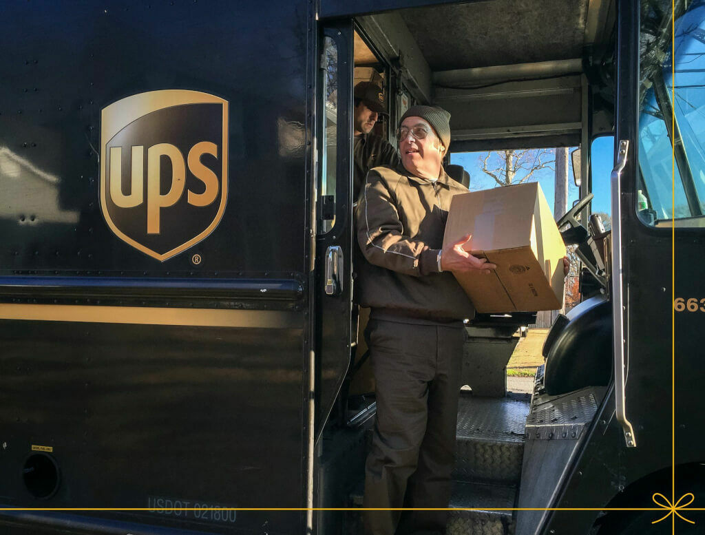 UPS и FedEx приостановливает отправку почты в РФ