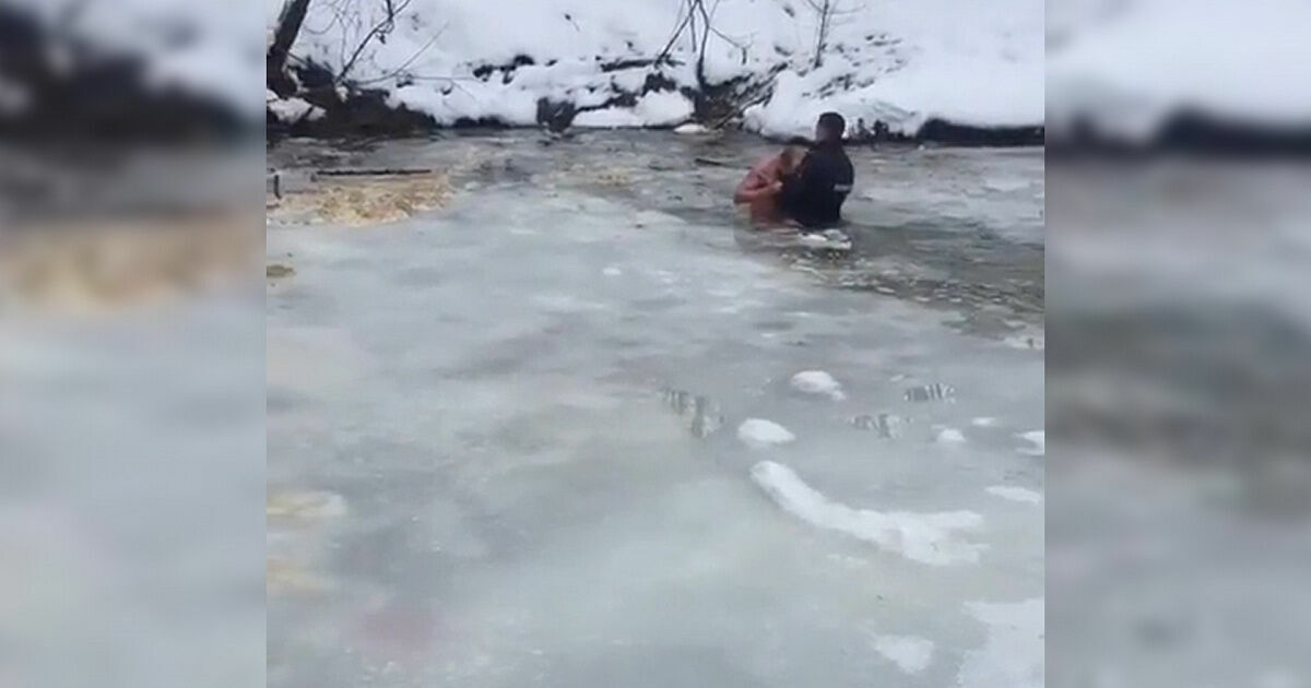 Глава МВД наградил полицейского за спасение 6-летнего мальчика, упавшего под лед