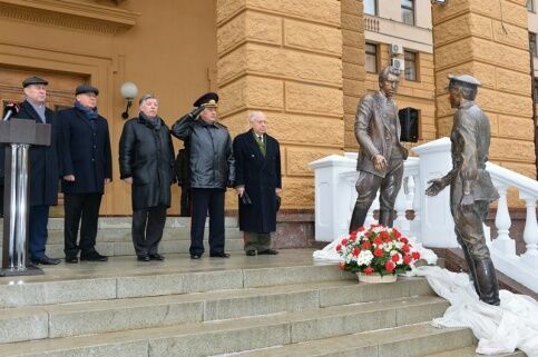 В Москве открыли памятник Глебу Жеглову и Володе Шарапову