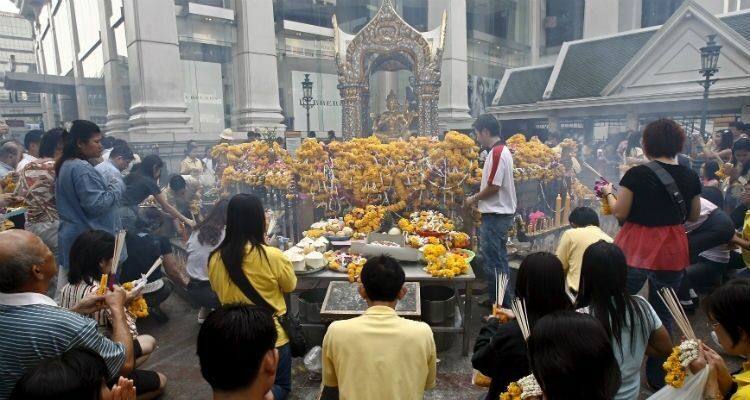 12 человек стали жертвами взрыва в туристическом центре Бангкока