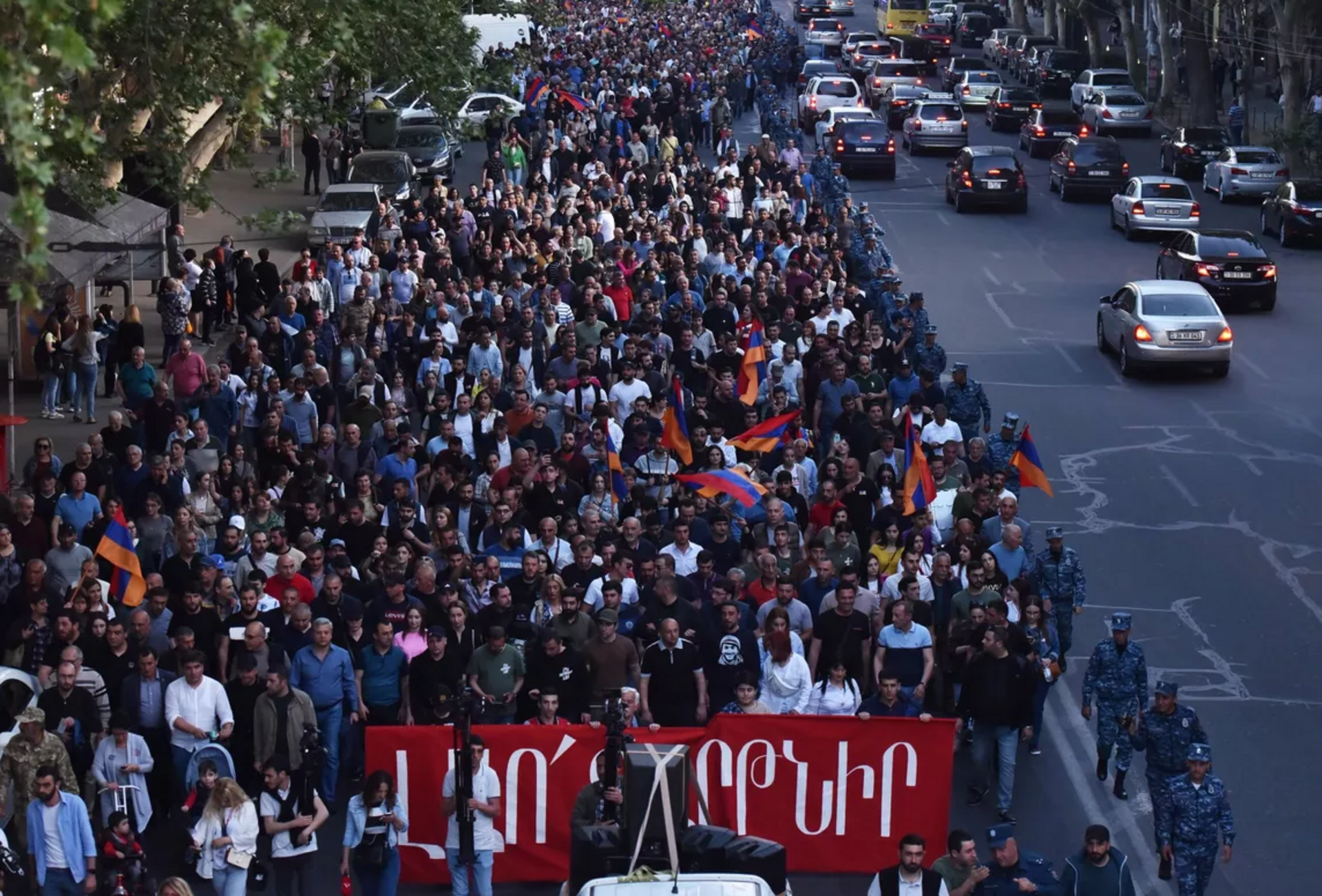 Протесты в Армении 2022. Митинг шествие в Ереване. Акции протеста в Ереване. Беспорядки в Армении. Срочные новости про