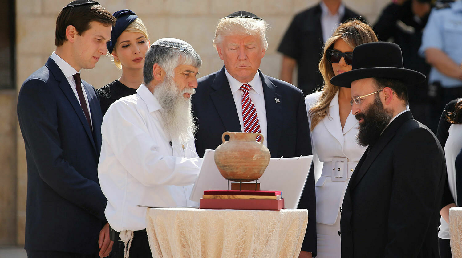 Негров подстрекают евреи. Трамп тоже уверовал в «Протоколы Сионских мудрецов»