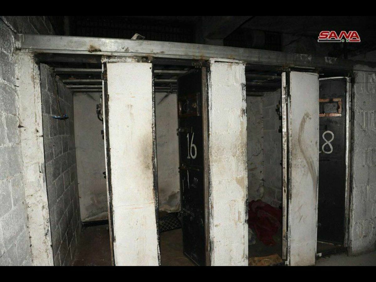 СМИ показали подземную тюрьму в Сирии