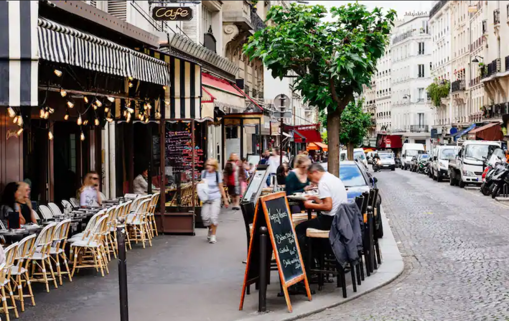 Парижский синдром: ученые объяснили, почему туристов тошнит от Франции