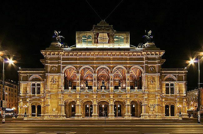Венская опера выступила в поддержку российских артистов