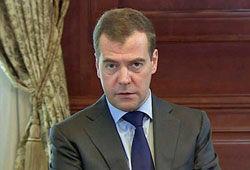 Медведев потребовал повысить штрафы для водителей до 500 тыс. руб.