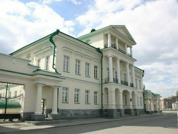 В Екатеринбурге подрядчик увидел старинные здания в другом цвете