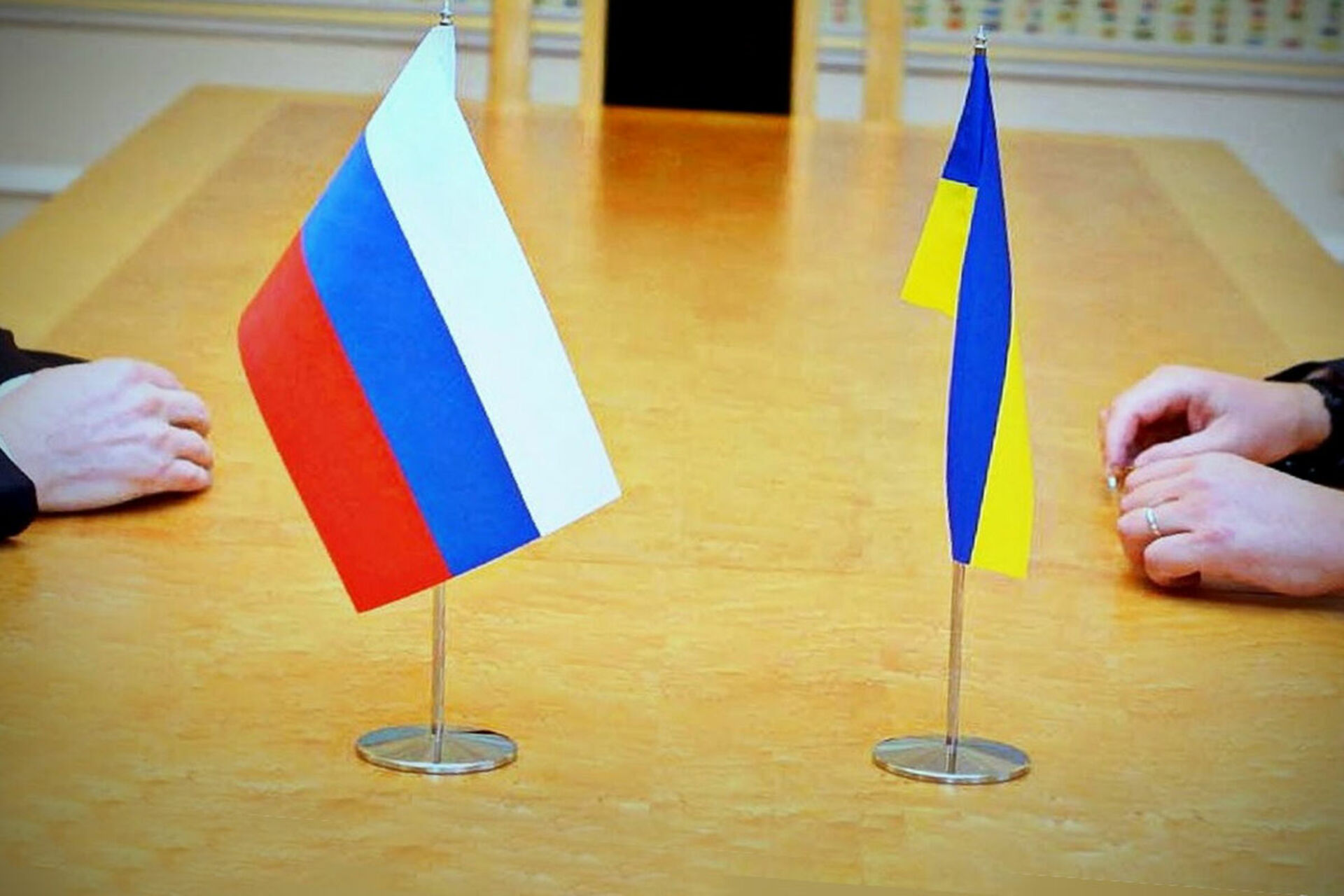 Флаг переговоров. Украина – это Россия. Российско-украинские отношения. Флаг России и Украины. Российский и украинский флаг.