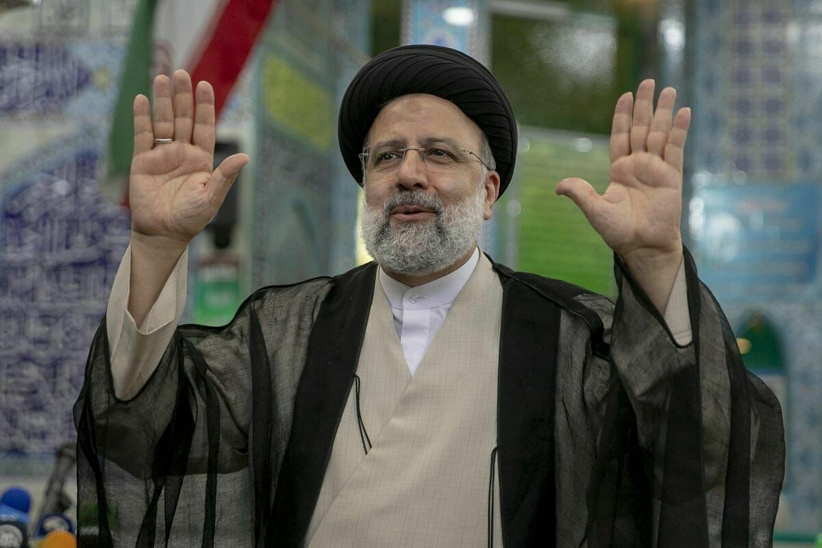 Президент Ирана приезжал в Москву предупредить о НАТО и закупить немножко оружия