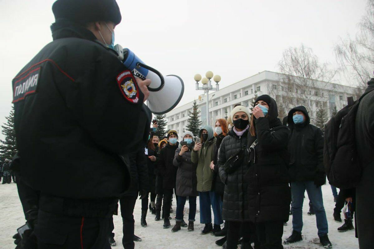 Суд отказал силовикам, требующим от оппозиционерки 1 млн рублей за внеурочную работу