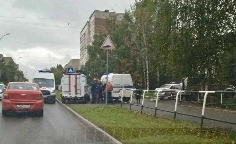 В Удмуртии объявлен траур по погибшим при нападении на школу в Ижевске