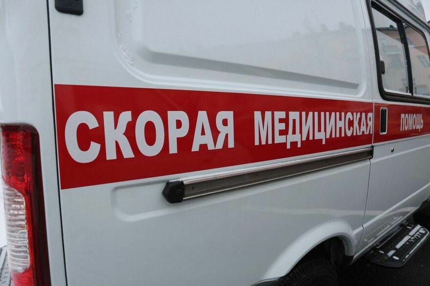 Житель Владивостока забросал камнями скорую помощь