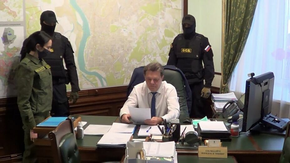 Против жены арестованного мэра Томска возбудили дело о насилии при обыске