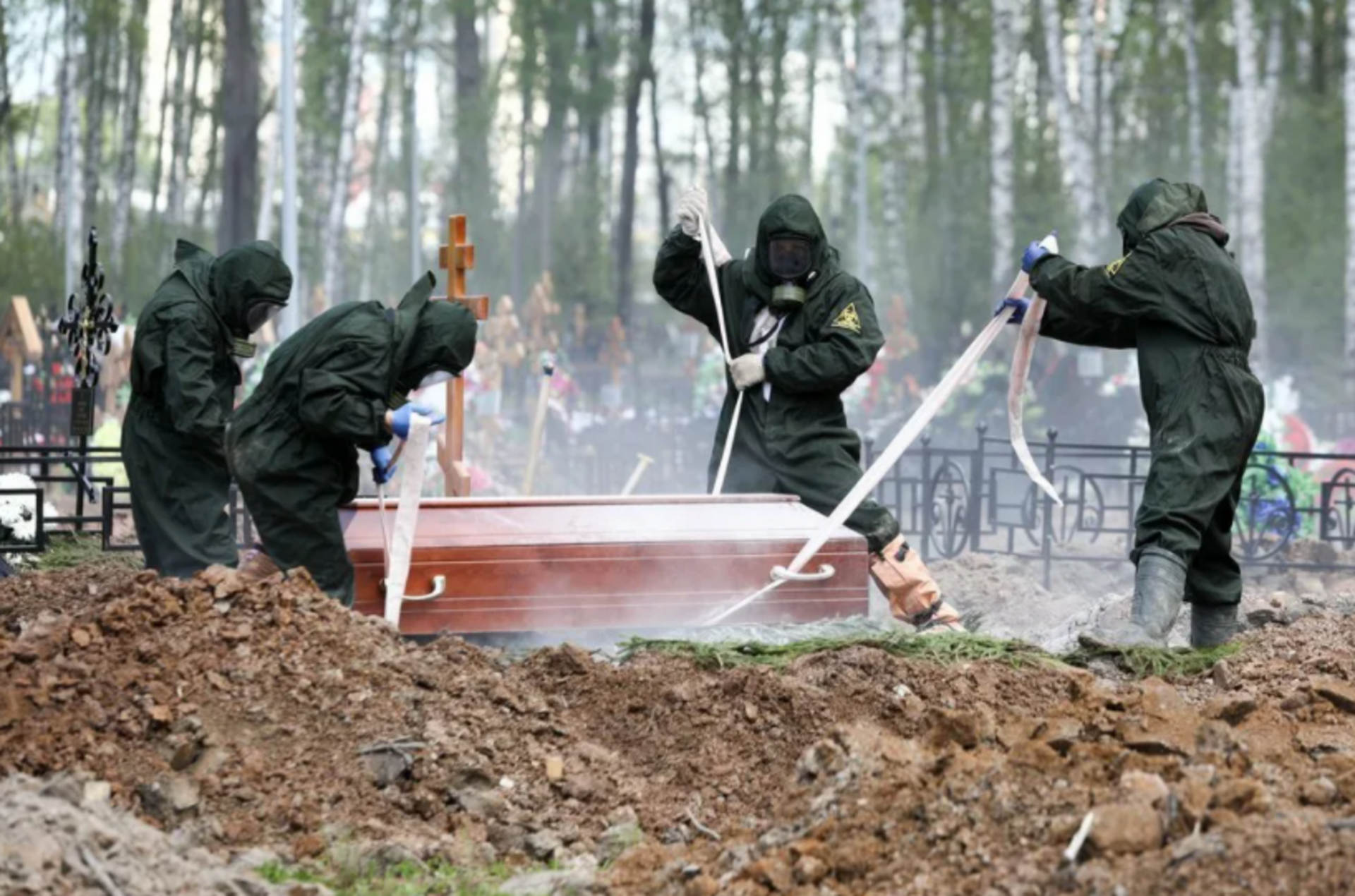 Кладбище погибших от коронавируса. Почему россия гибнет