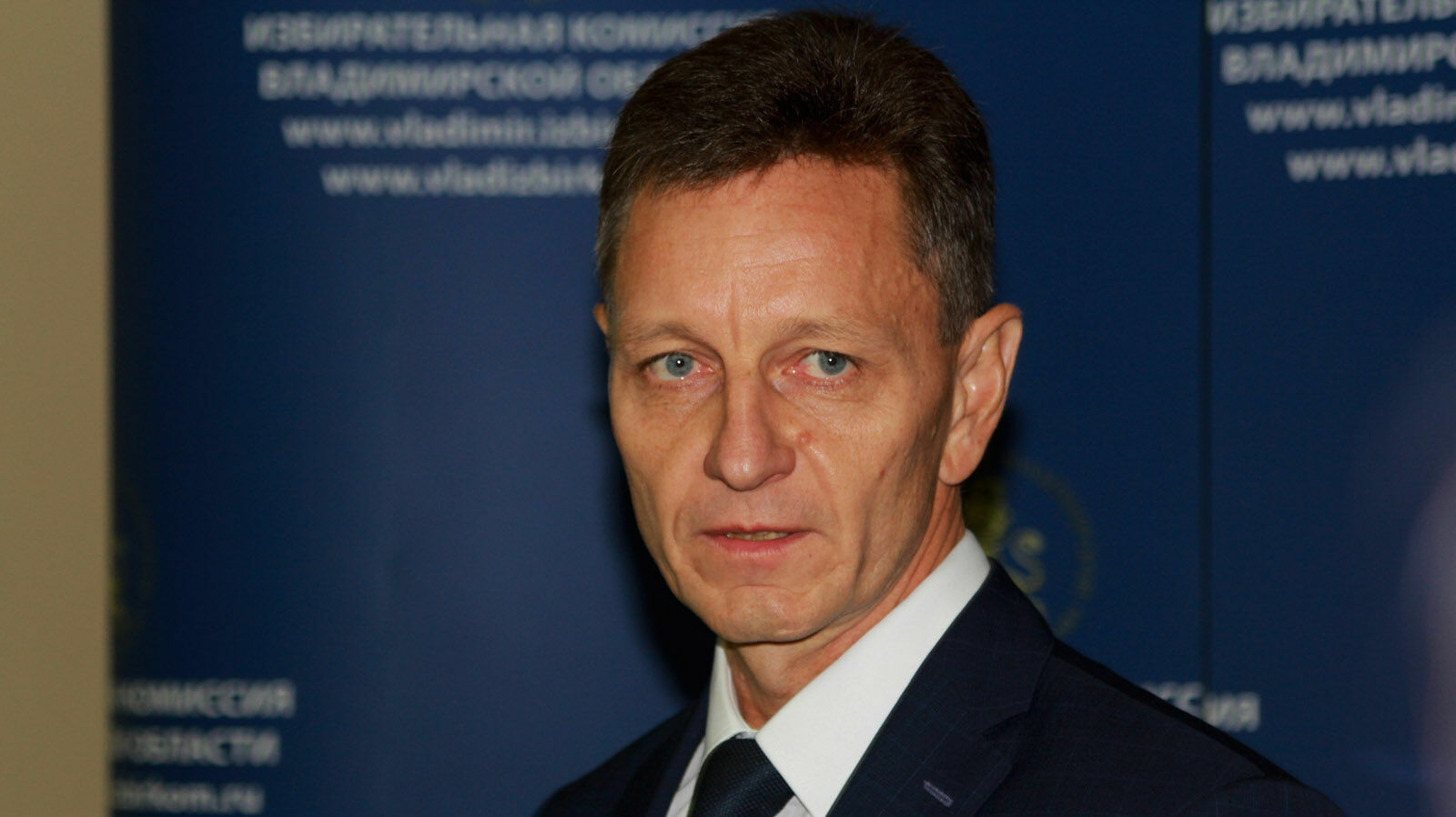 Владимирский губернатор назначает базовые должностные оклады незаконно