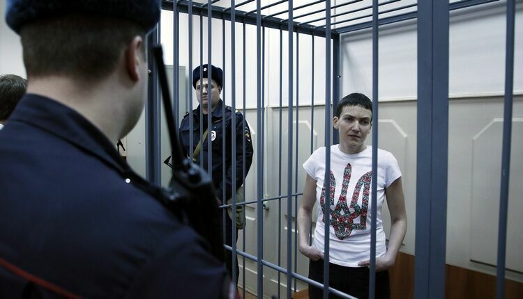 Суд продлил арест украинской летчице Надежде Савченко до 13 мая