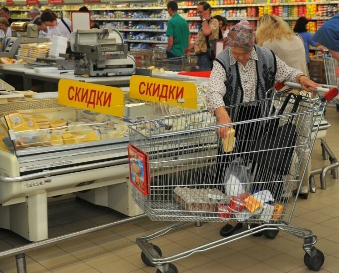 Nielsen: Почти половина россиян сократили покупки повседневного спроса