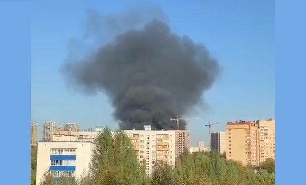 На стройке в юго-восточной части Москвы после взрыва начался пожар