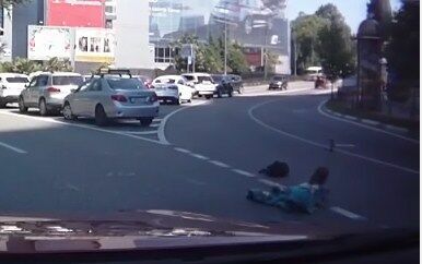 В Сочи двое детей на ходу выпали из багажника автомобиля