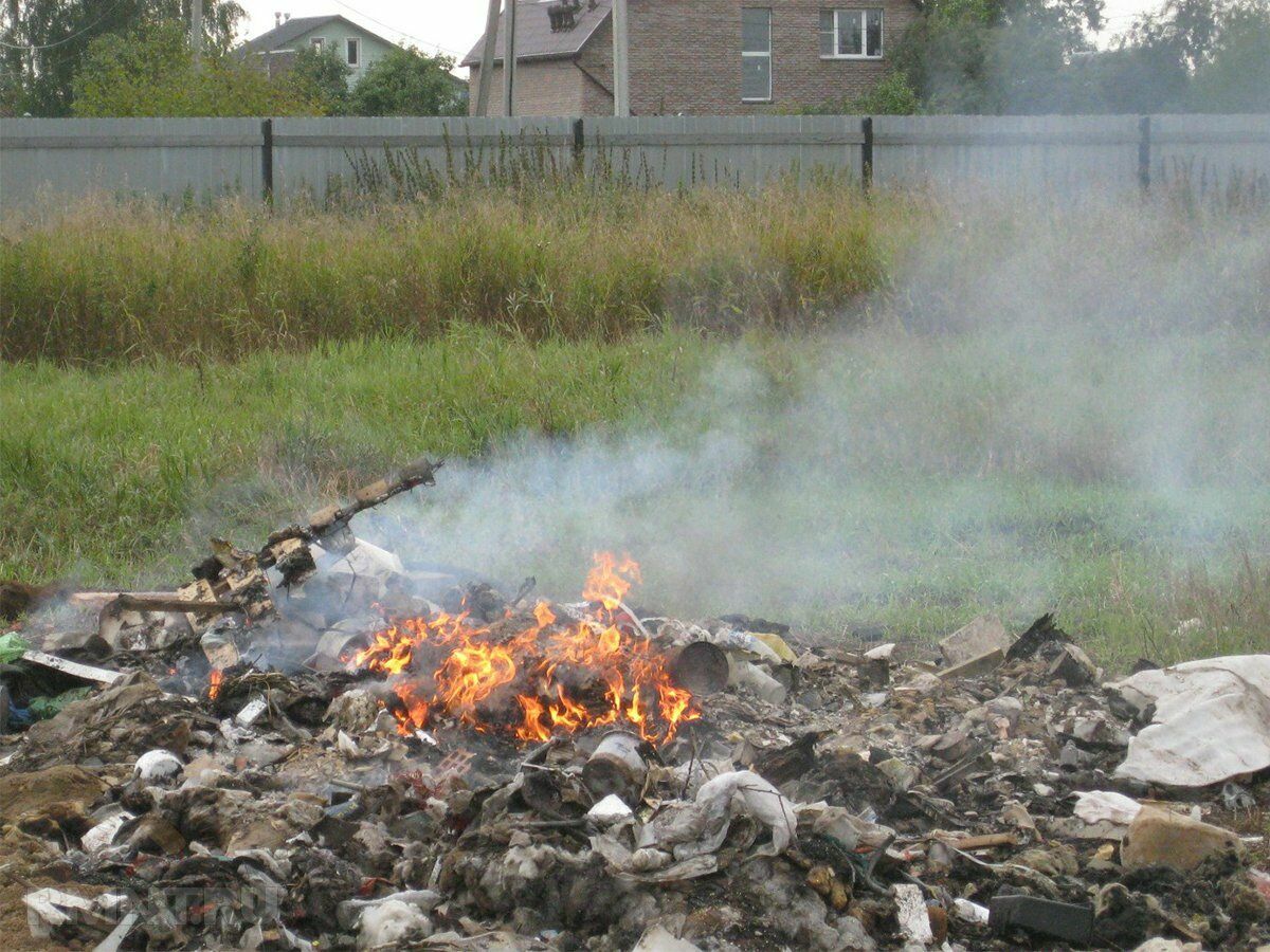 В МЧС объяснили, почему нельзя сжигать мусор на даче