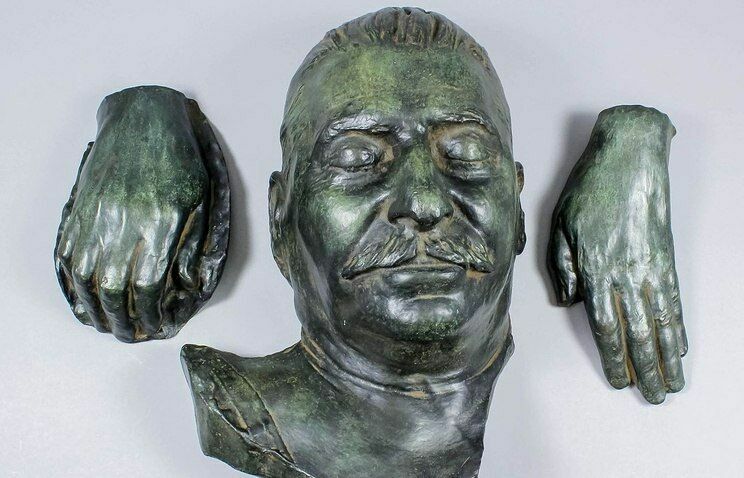 Посмертная маска Иосифа Сталина продана с аукциона в Великобритании