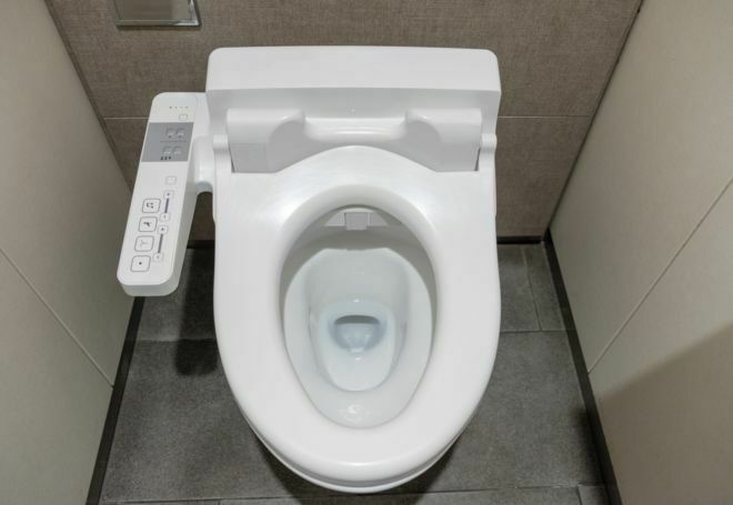 Япония улучшает отношения с Китаем туалетной "дипломатией"