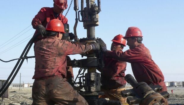 Выгоднее всего - "нефтянка":  названы самые высокооплачиваемые профессии за июнь