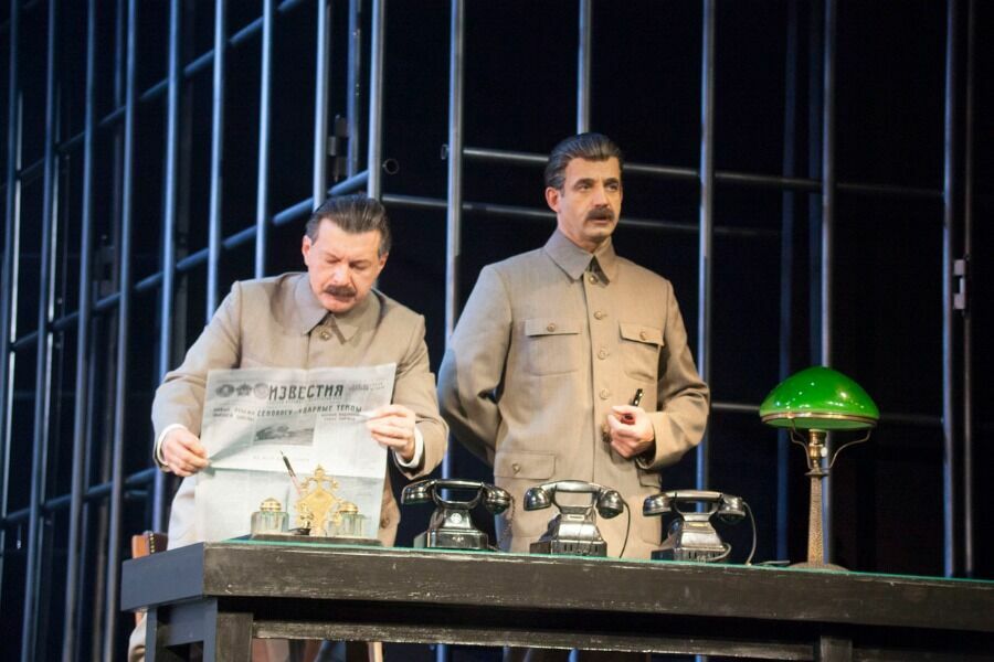 Последний спектакль в постановке Марка Захарова  "Капкан", в котором Певцов играет Сталина. Фото Александр Стернин 