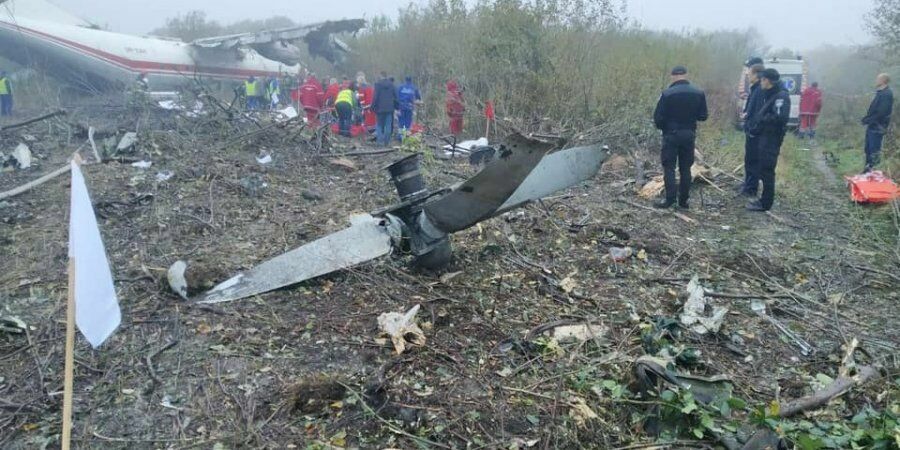 Возле аэропорта Львова совершил аварийную посадку Ан-12: есть погибшие и пострадавшие