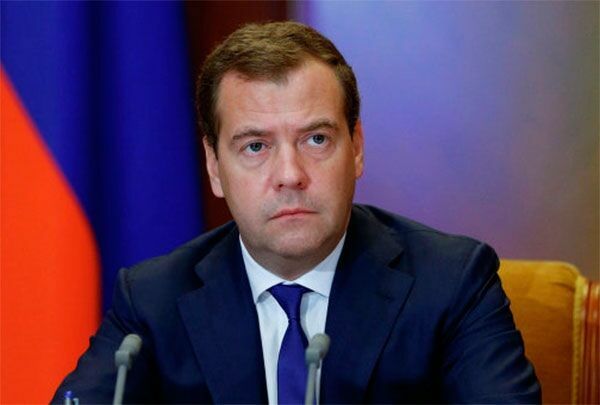 Медведев поддержал идею застроить Россию деревянными домами