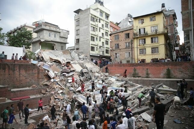 В Непале возобновились сильные подземные толчки:  погибли четыре человека