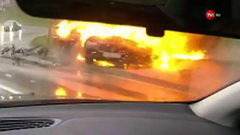 ДТП в центре Москвы: водитель сгорел, пассажир сбежал