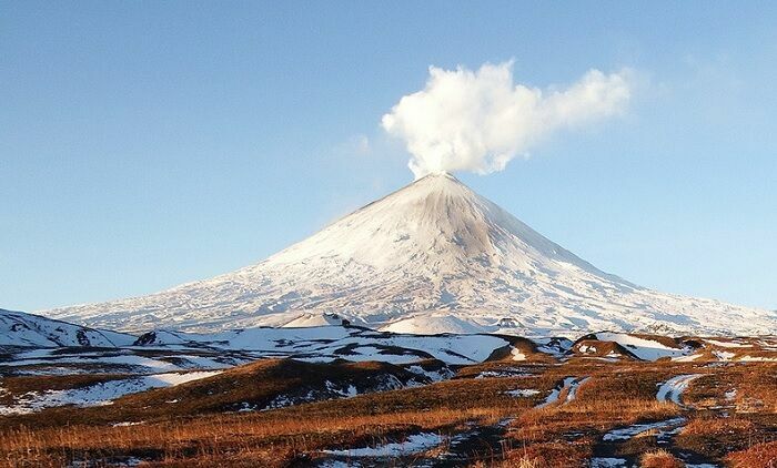 На Камчатке проснулся самый высокий вулкан Евразии