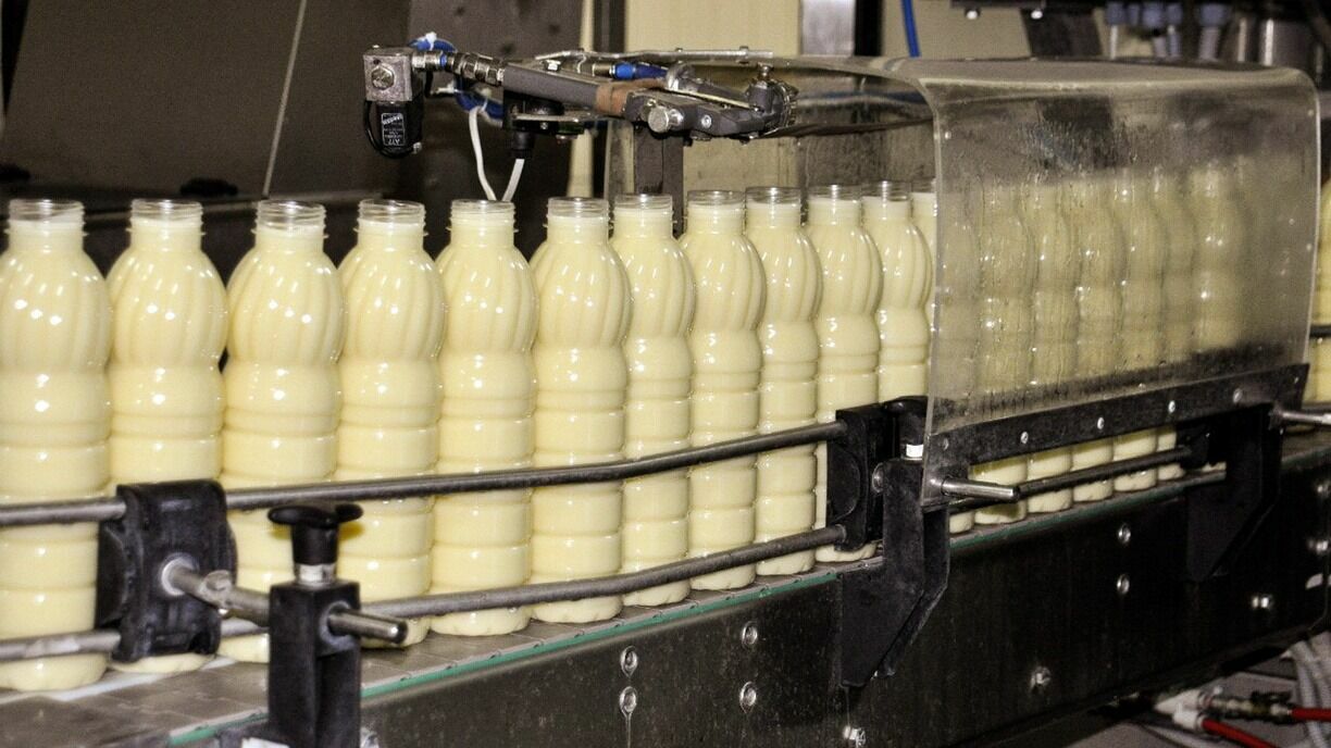 Авось не заметят!.. Производители молока сокращают объем упаковок с 1000 до 970 мл