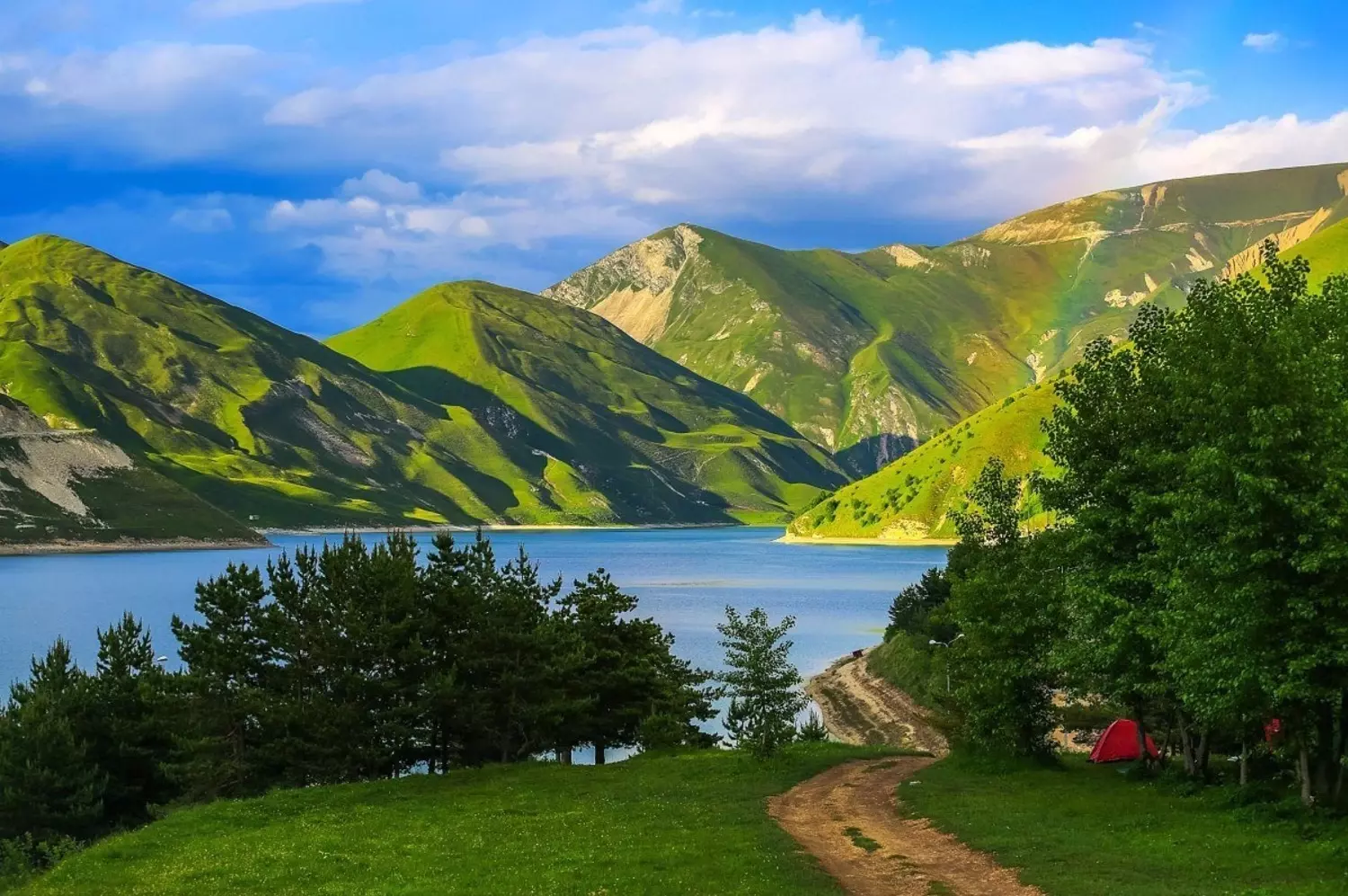 На озере Казеной-Ам можно познакомиться с чеченской глубинкой