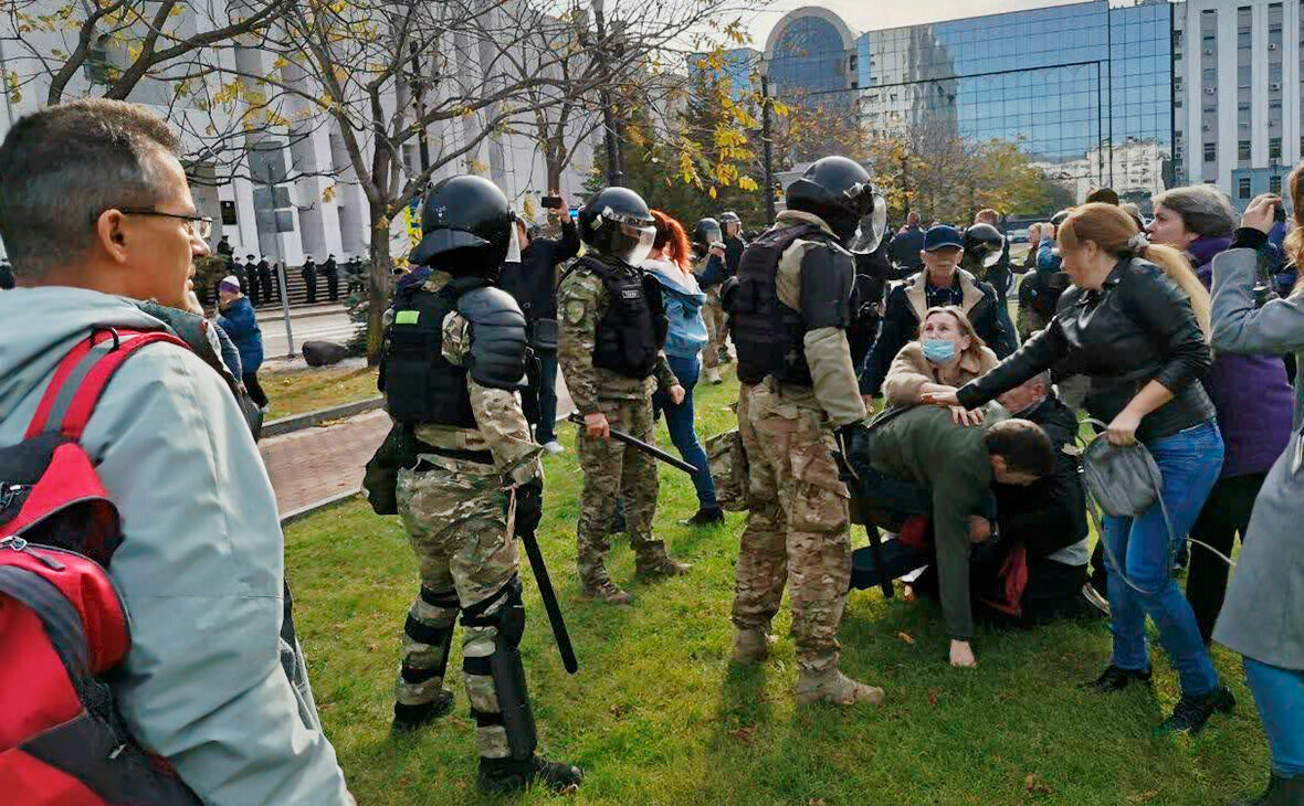 Силовики жестко разогнали протестующих в Хабаровске