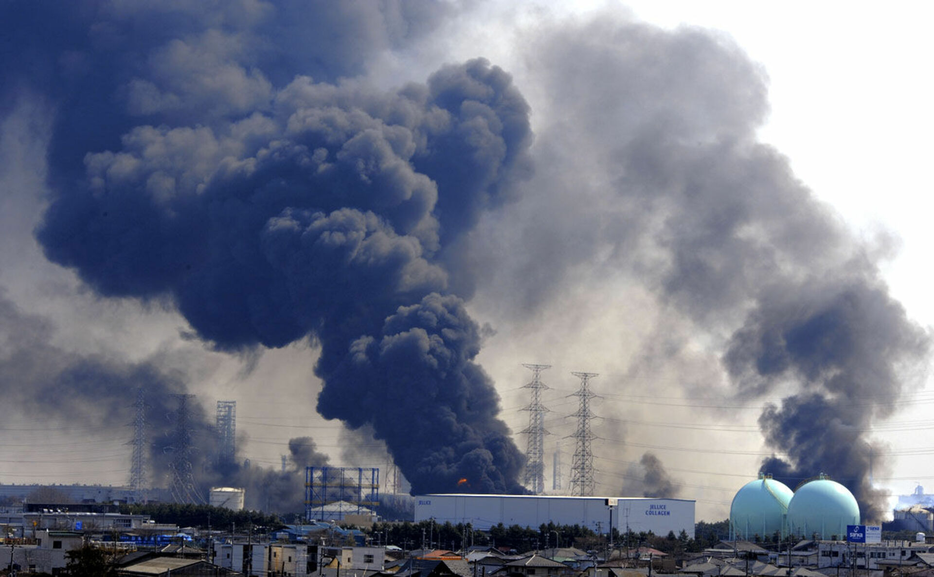 Взрыв ядерной станции. Фукусима 1 авария. Авария на АЭС Фукусима. Катастрофа на АЭС "Фукусима-1". Радиационная авария на АЭС Фукусима-1.