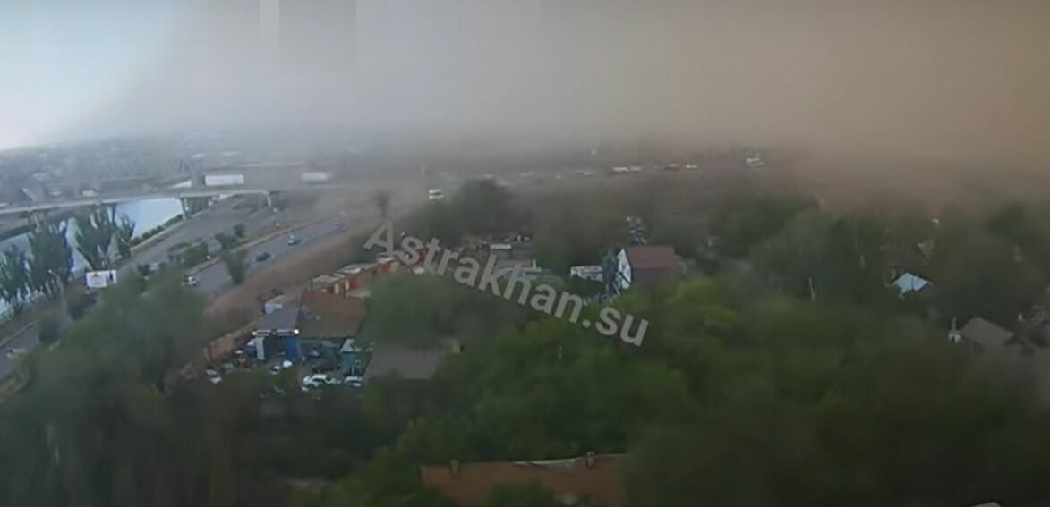 Астраханская область и Дагестан пострадали от сильной песчаной бури
